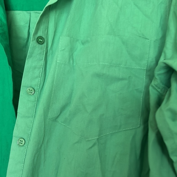 Dual tone fun green shirt from Ally. Love it but is too roomy for me. - Picture 3 of 4
